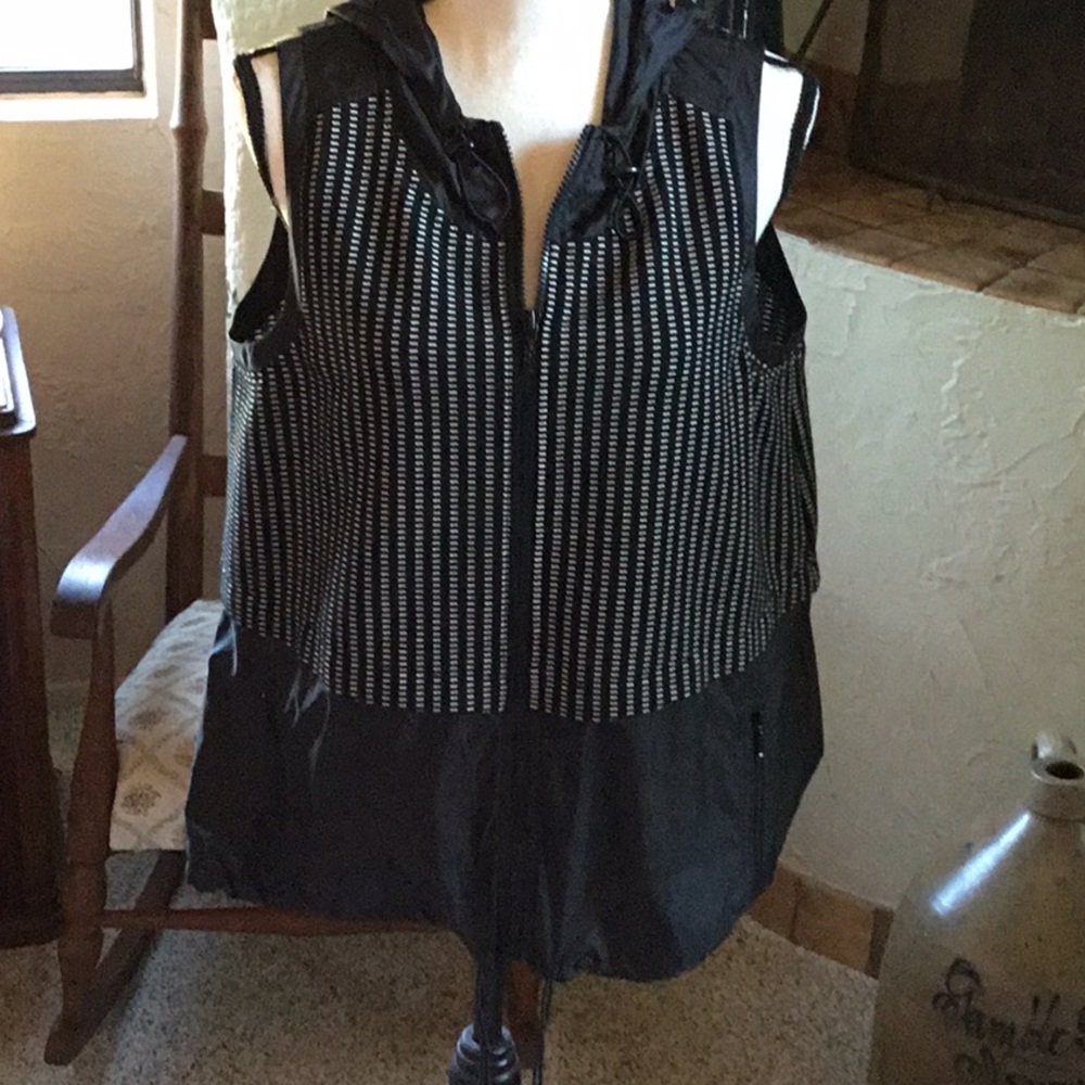 NWOT Chico’s Zenergy Hoodie Vest